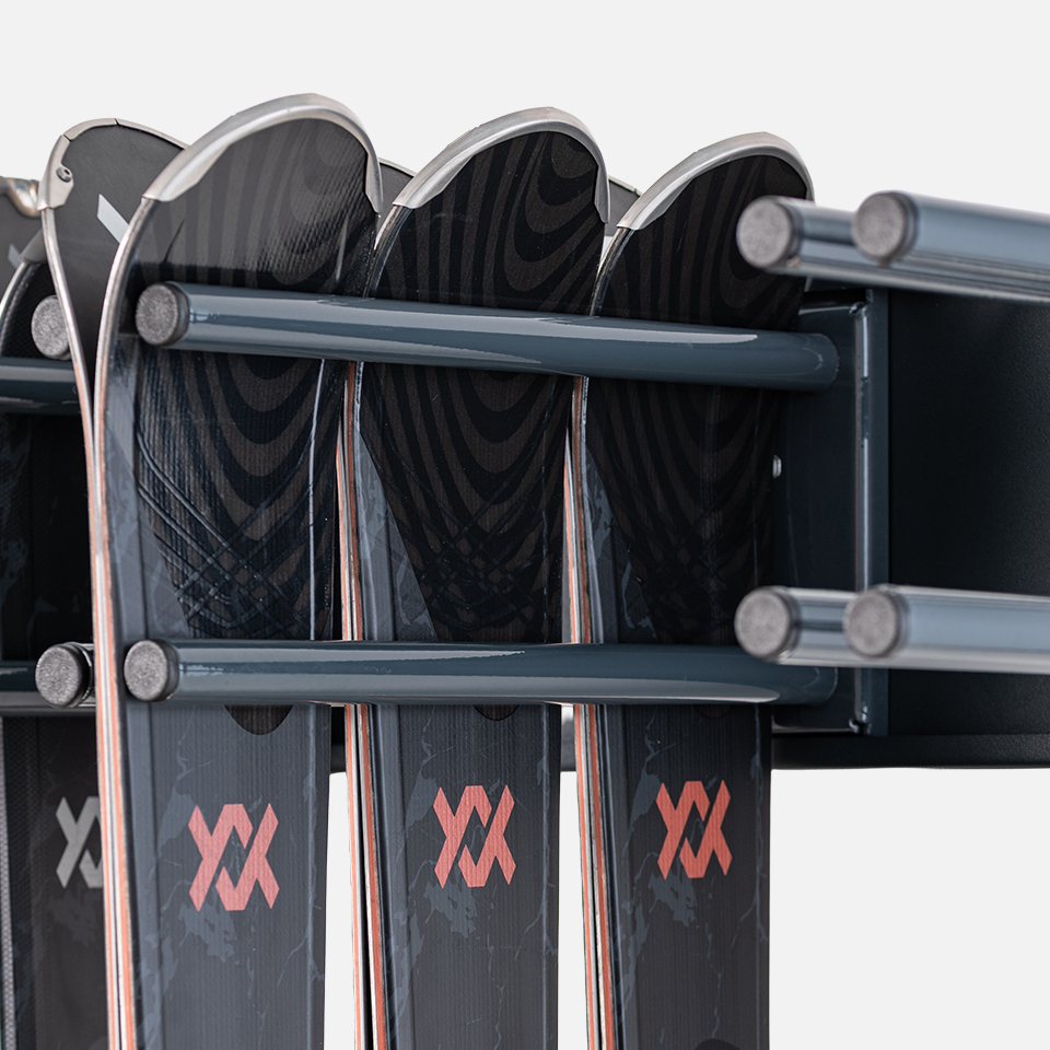 GRIP OF SKIS_  NEW FORK SYSTEM