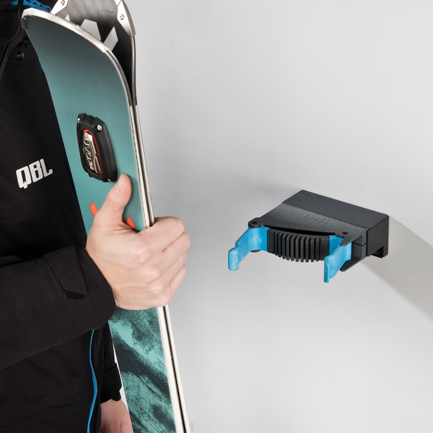 CliQ_ 1 pair wall ski holder